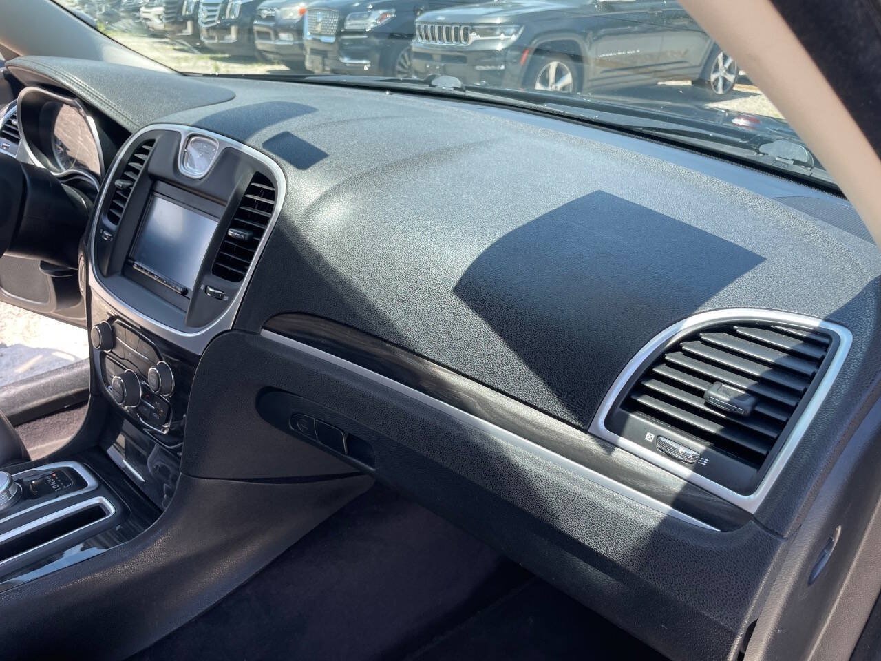 Used 2017 Chrysler 300 Limited RWD image 30