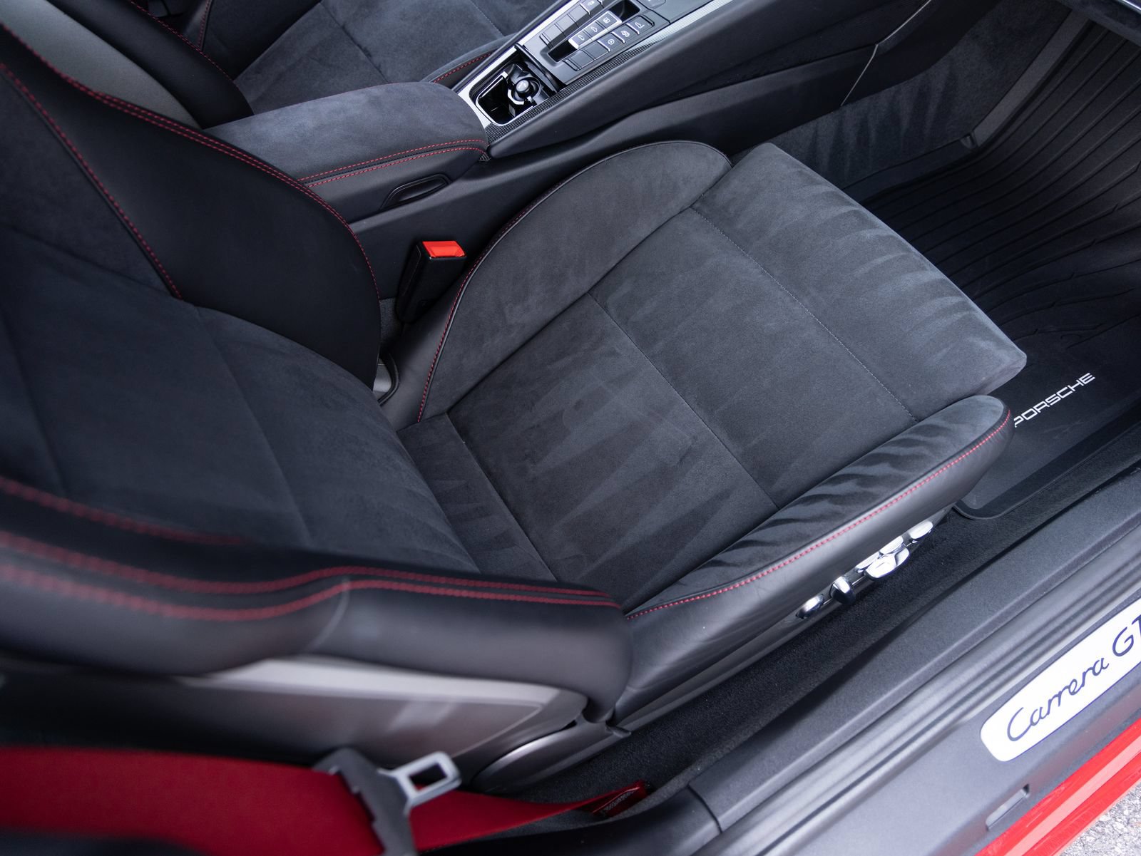 Certified 2019 Porsche 911 Carrera GTS RWD image 32