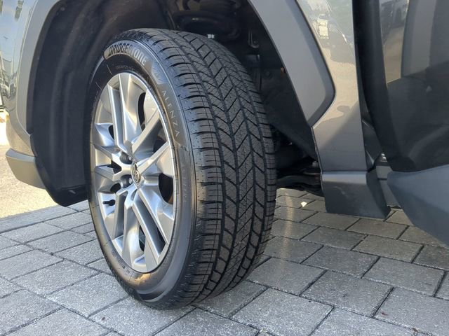 Used 2022 Toyota RAV4 XLE Premium image 35