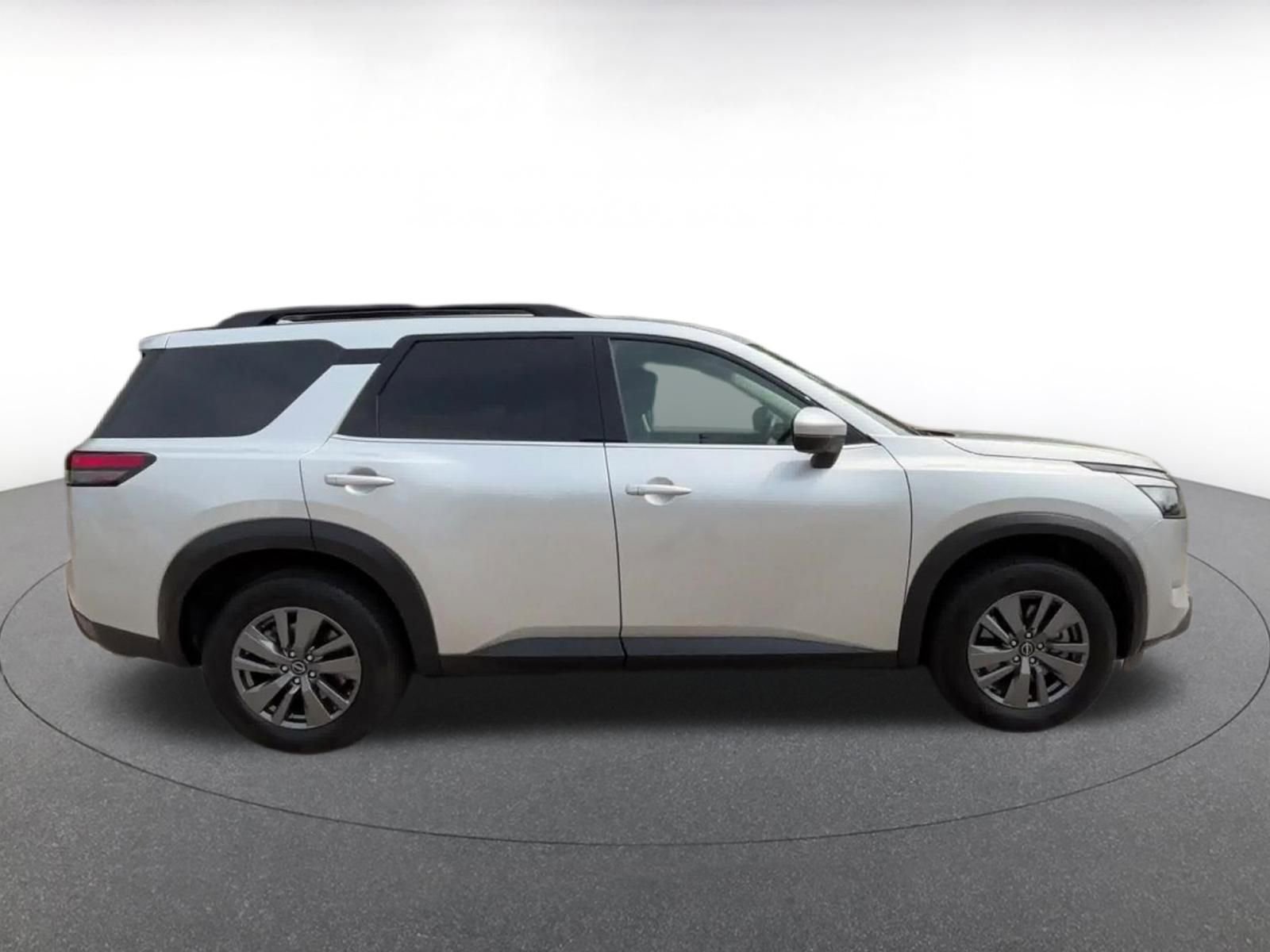 Used 2025 Nissan Pathfinder SV FWD image 16