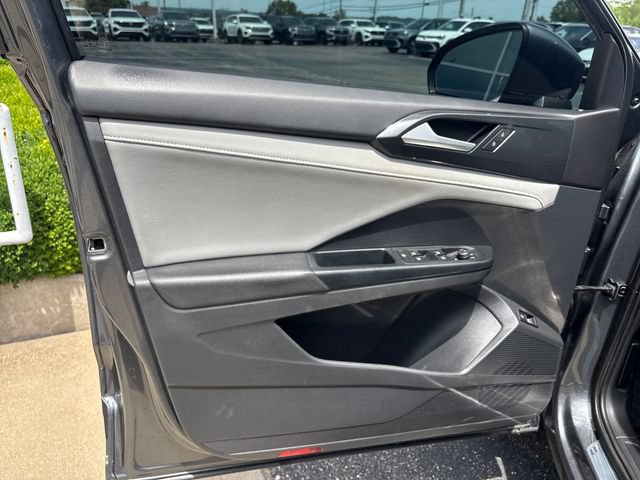 Certified 2023 Volkswagen Taos SEL AWD/4WD image 12