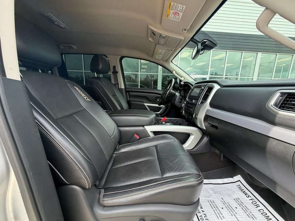 Used 2018 Nissan Titan PRO-4X w/ Pro-4x Convenience Package AWD/4WD image 15
