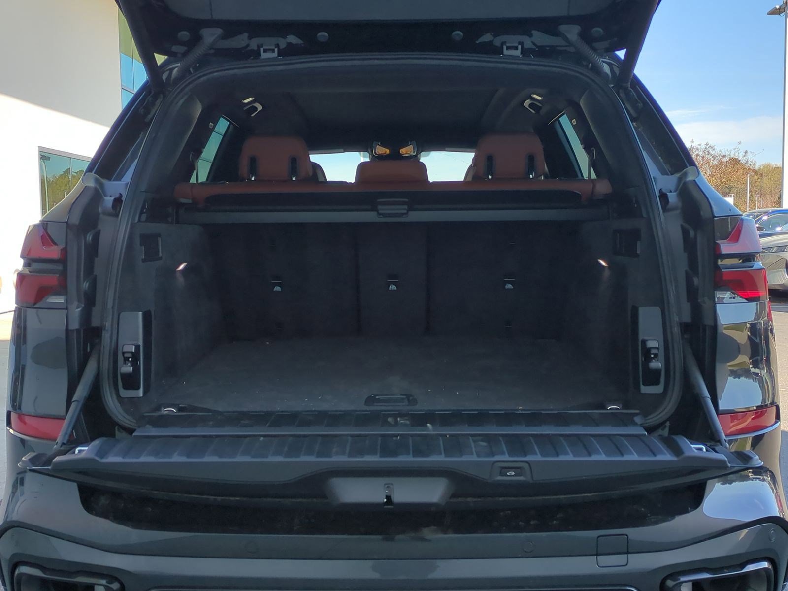 Used 2025 BMW X5 xDrive40i w/ M Sport Package image 33