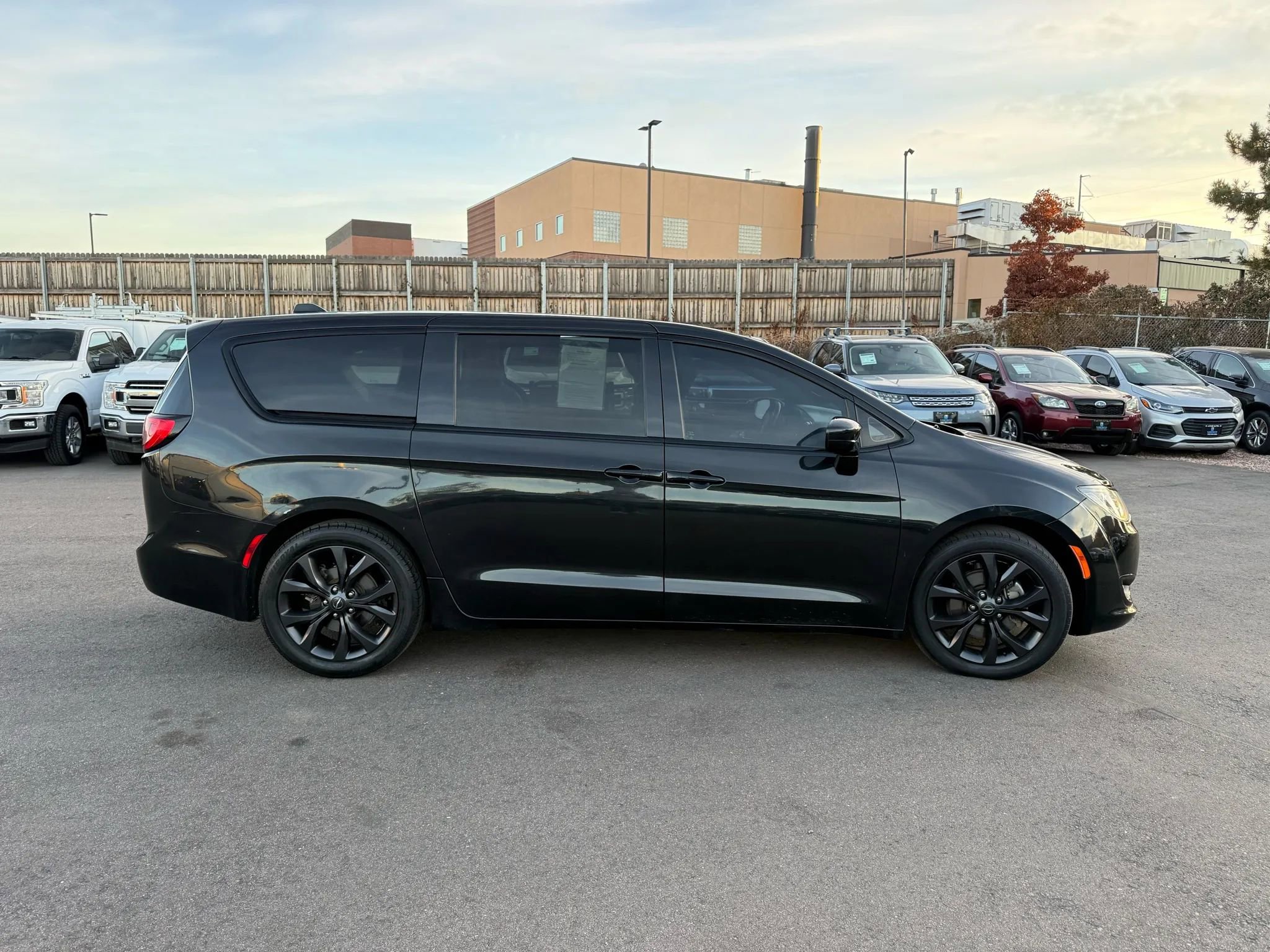 Used 2018 Chrysler Pacifica Touring Plus w/ S Appearance Package image 12