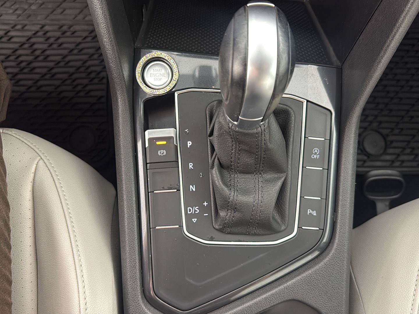 Used 2019 Volkswagen Tiguan S FWD image 17