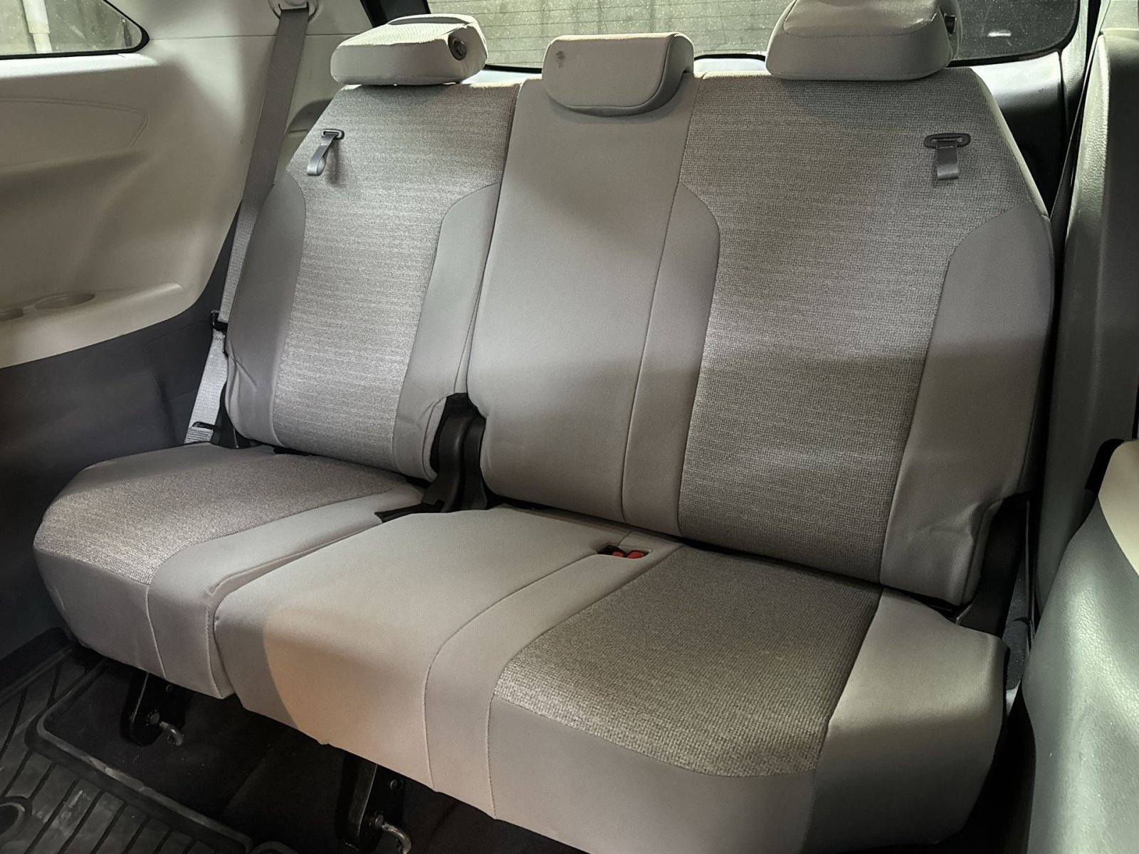 Used 2023 Toyota Sienna LE FWD image 37