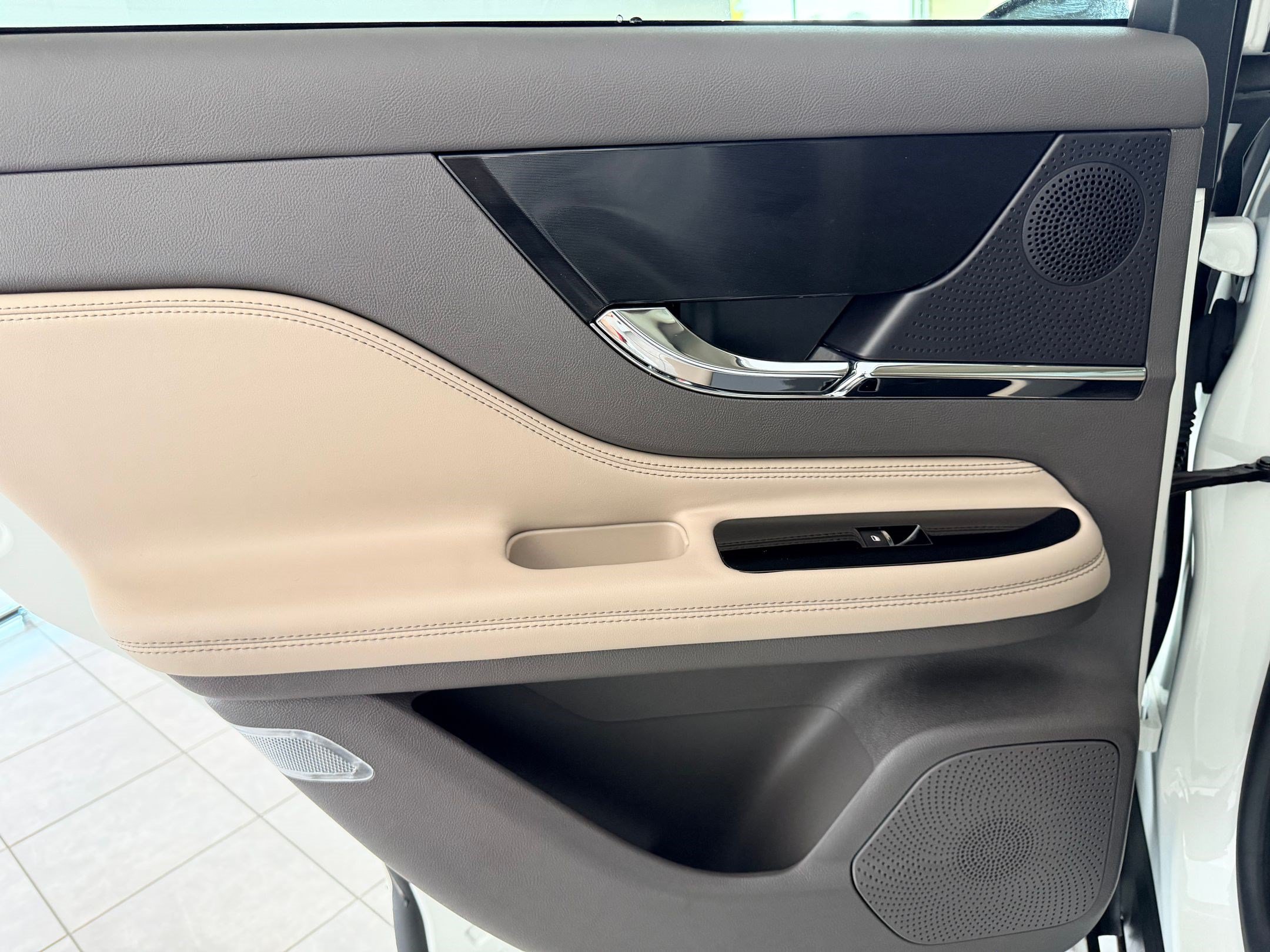 Used 2023 Lincoln Corsair FWD image 27