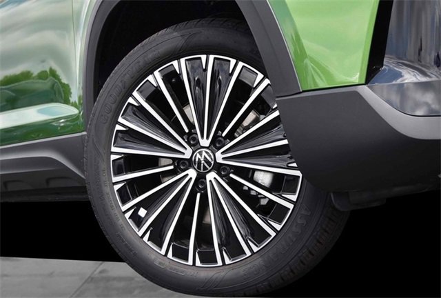 New 2025 Volkswagen Taos SE image 3