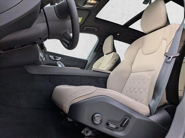 New 2026 Volvo XC60 B5 Core w/ Protection Package Premier image 4