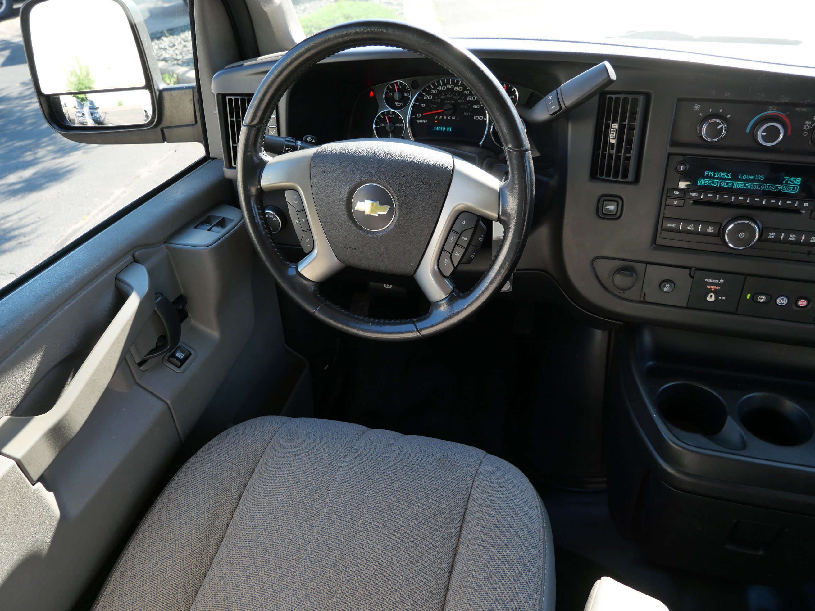 Used 2017 Chevrolet Express 2500 RWD image 9