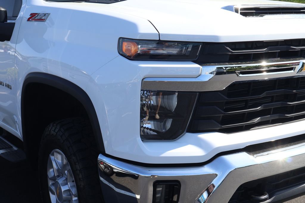 Used 2024 Chevrolet Silverado 2500 LT AWD/4WD image 4