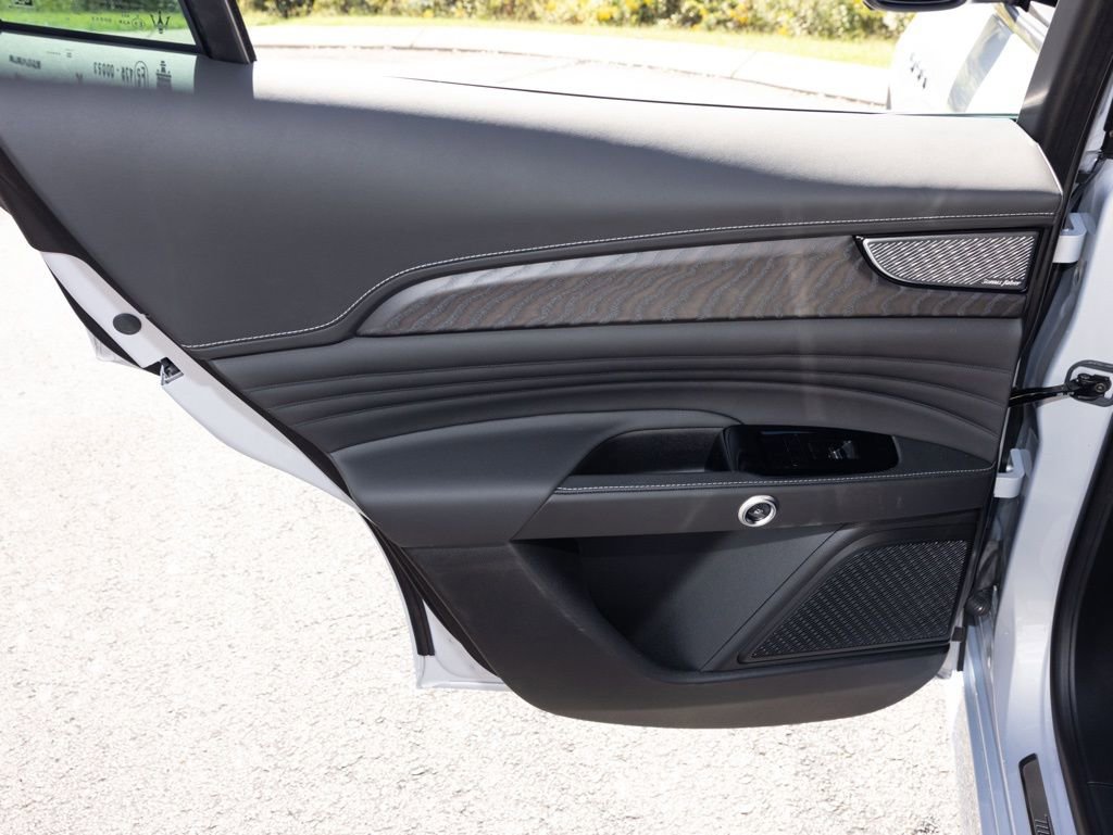 New 2025 Maserati Grecale GT image 32