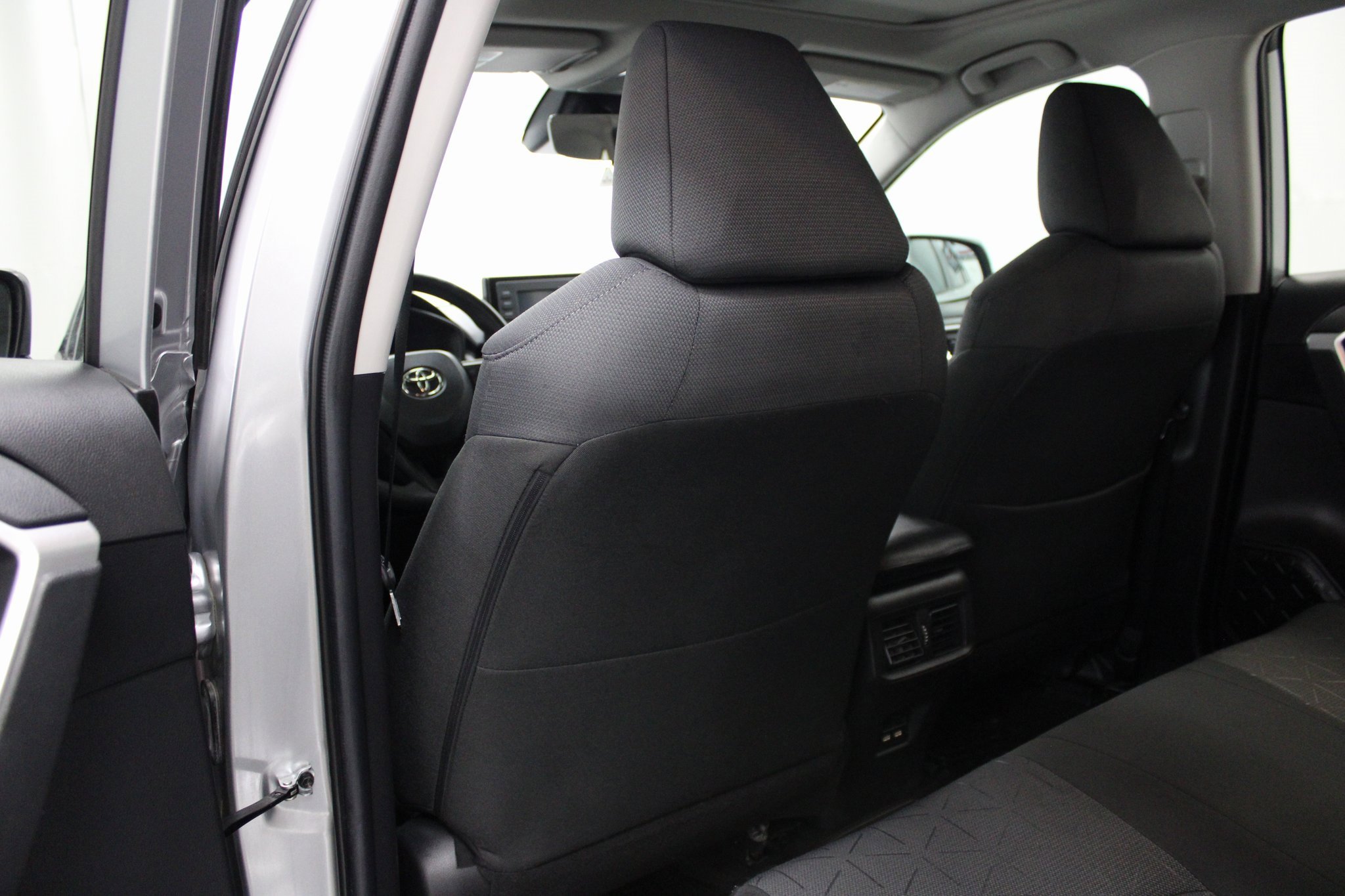 Used 2021 Toyota RAV4 XLE image 18