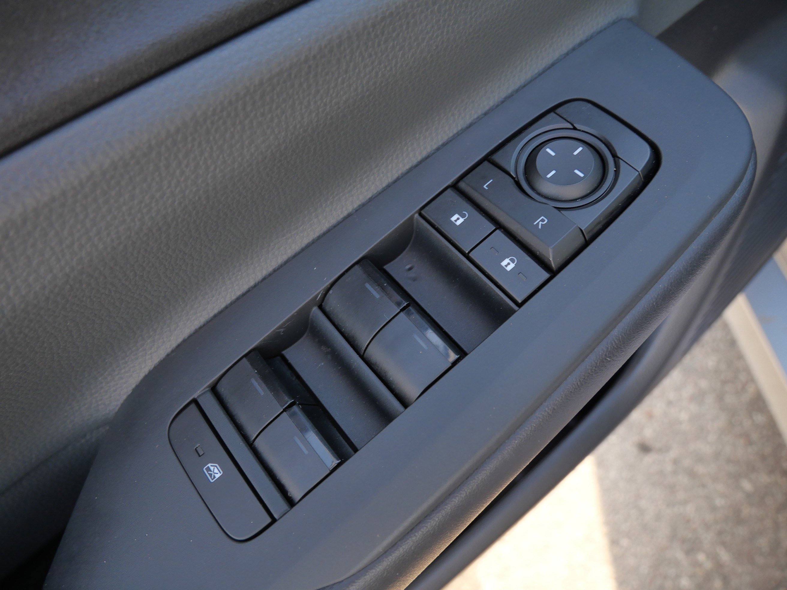 Used 2024 Toyota Prius LE FWD image 19