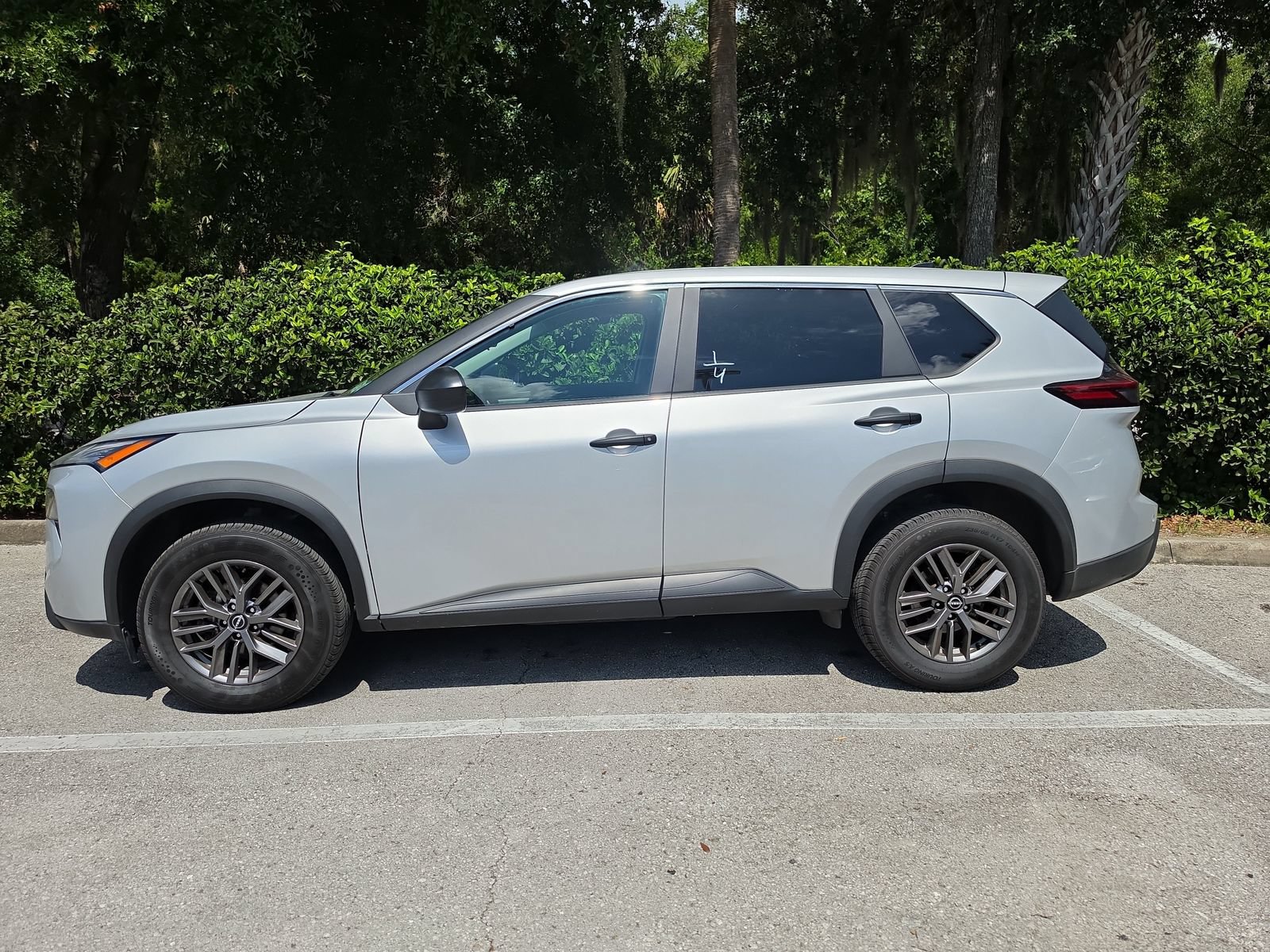 Used 2024 Nissan Rogue S AWD/4WD image 6