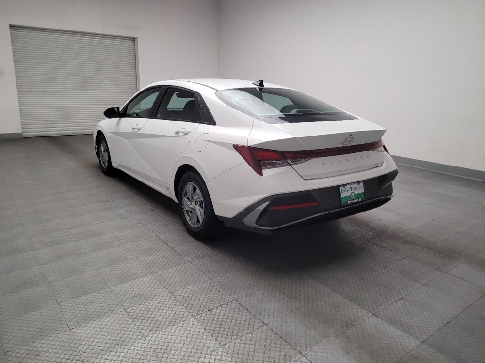 Used 2024 Hyundai Elantra SE FWD image 5