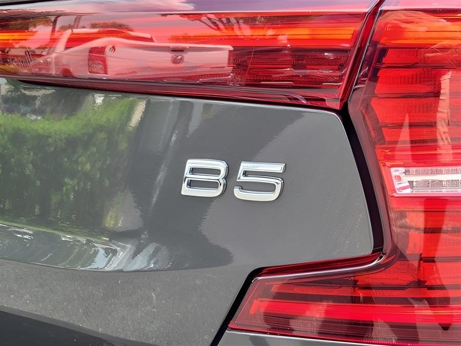 Used 2024 Volvo S60 B5 Plus FWD image 28