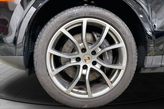 Used 2023 Porsche Cayenne Platinum Edition AWD/4WD image 10