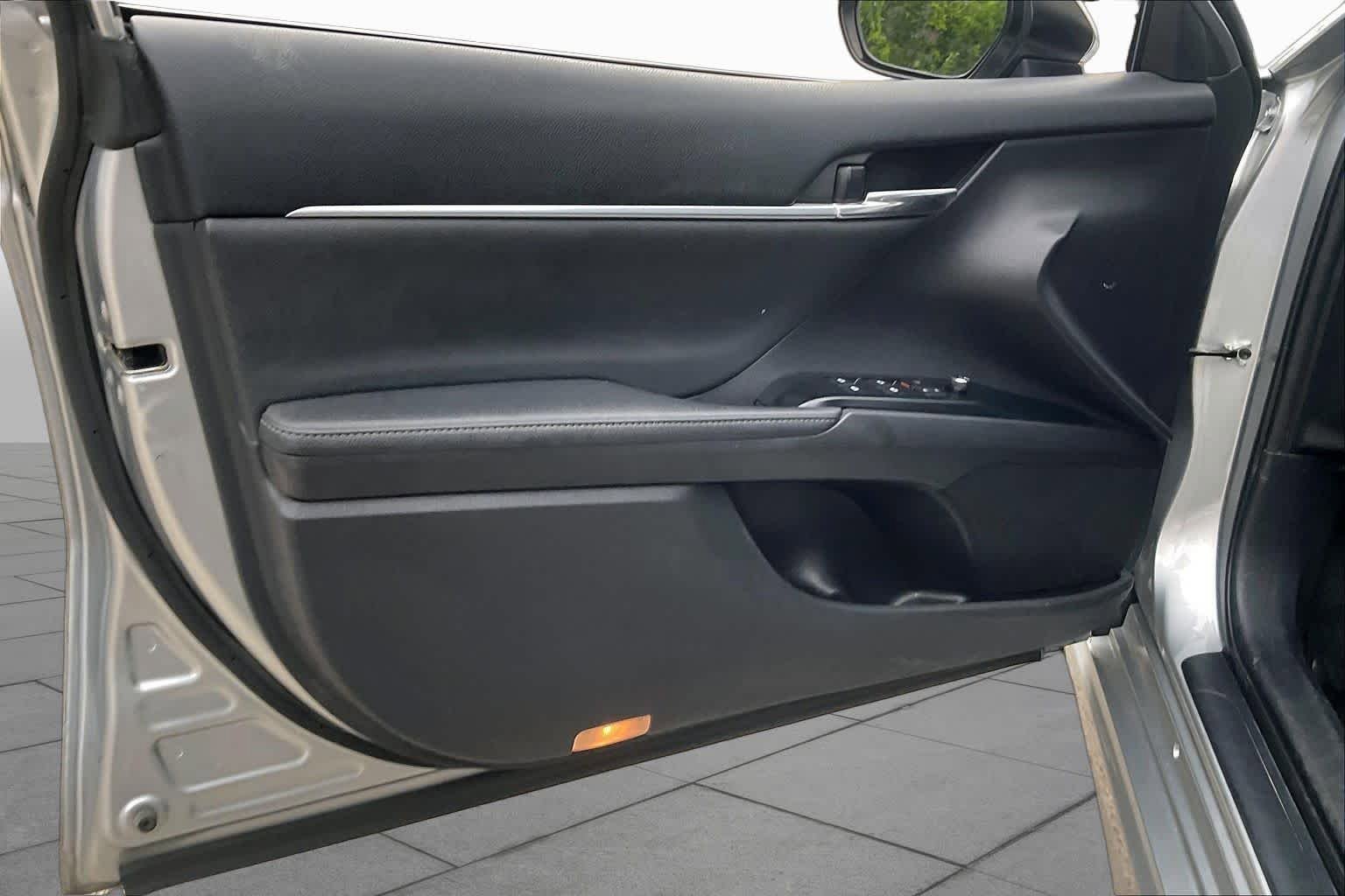 Used 2020 Toyota Camry XSE FWD image 21