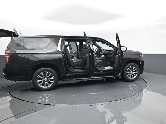 Used 2023 Chevrolet Suburban LT AWD/4WD image 30