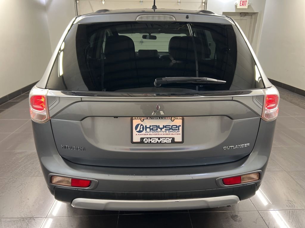Used 2015 Mitsubishi Outlander SE image 5
