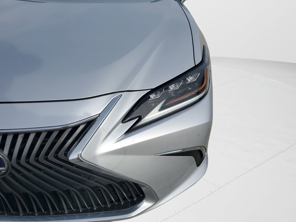 Used 2019 Lexus ES 300h Ultra Luxury w/ Accessory Package 2 image 9
