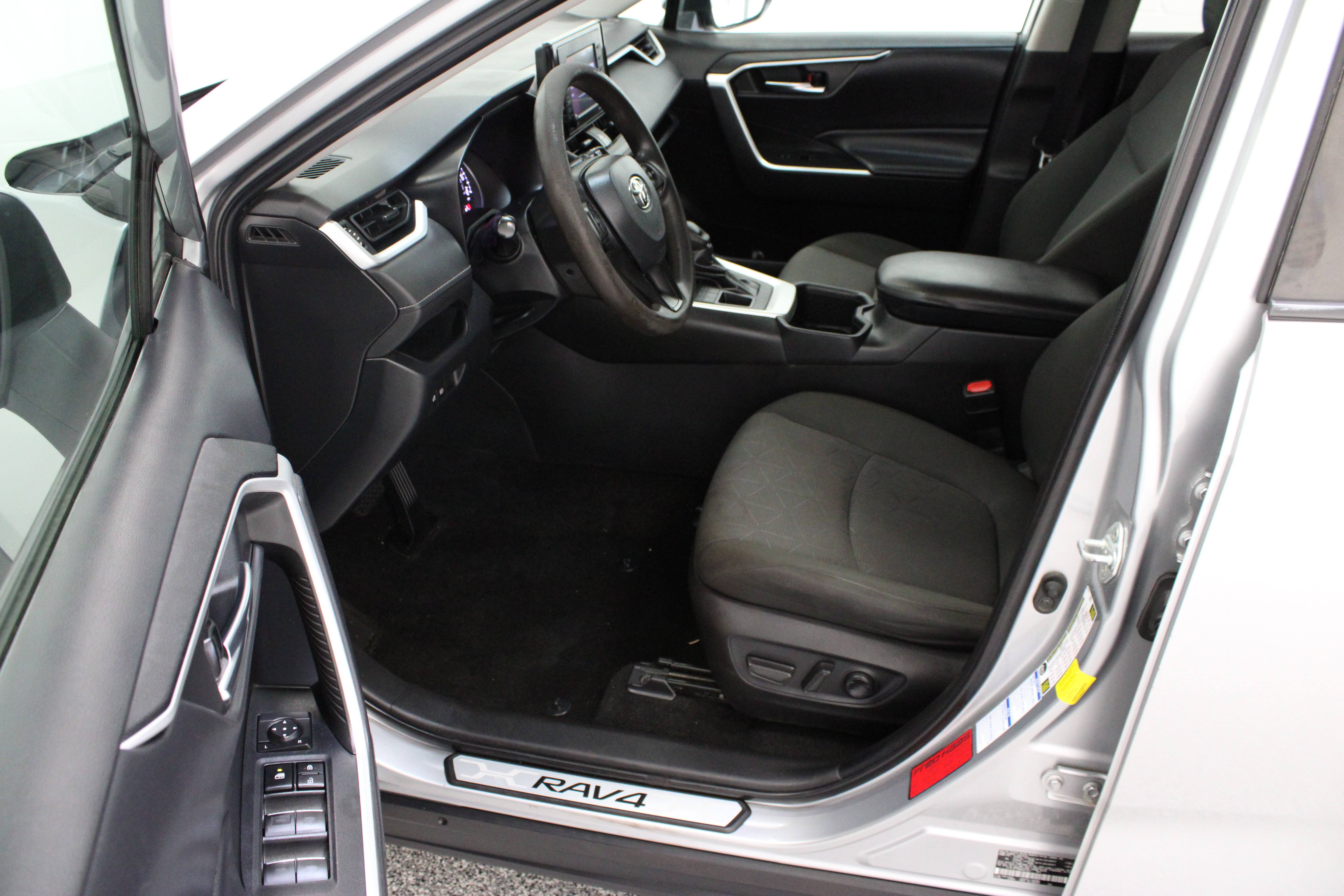 Used 2022 Toyota RAV4 XLE AWD/4WD image 13