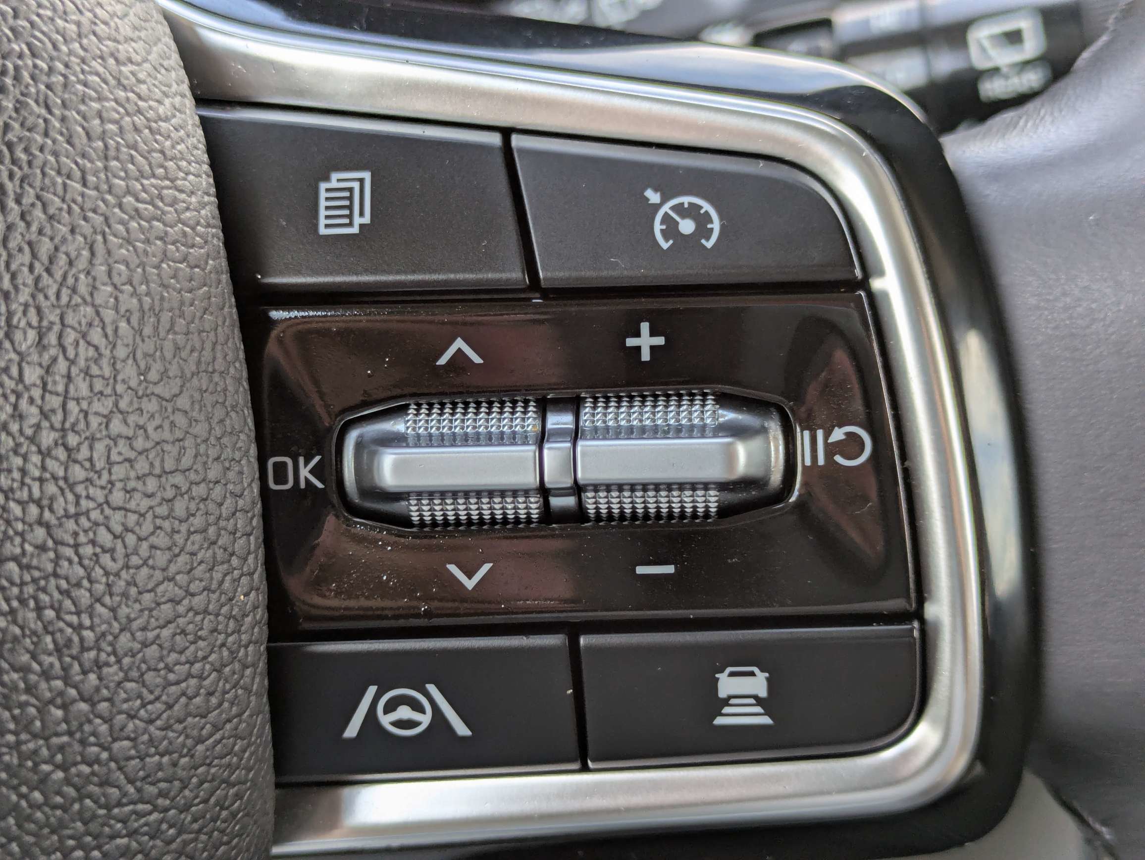 Certified 2024 Kia Carnival EX FWD image 34