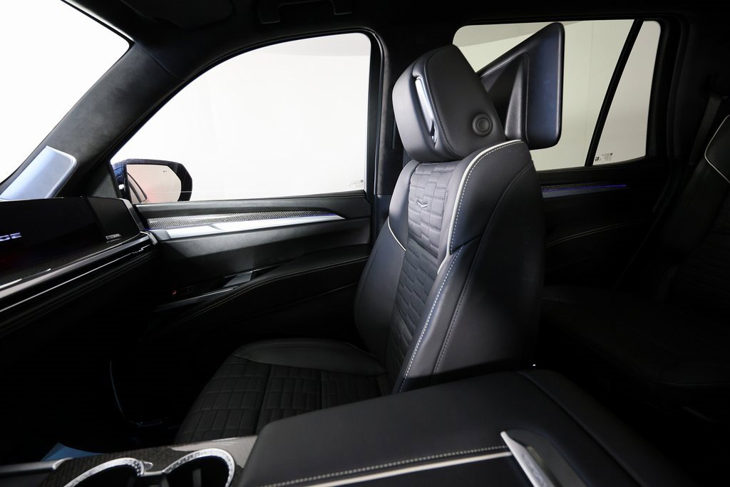 Used 2025 Cadillac Escalade V w/ LPO, ONYX Package image 40