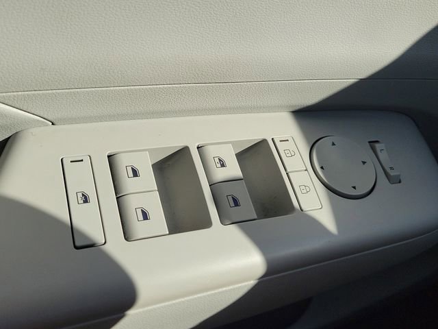 Used 2025 Hyundai Kona SEL FWD image 17