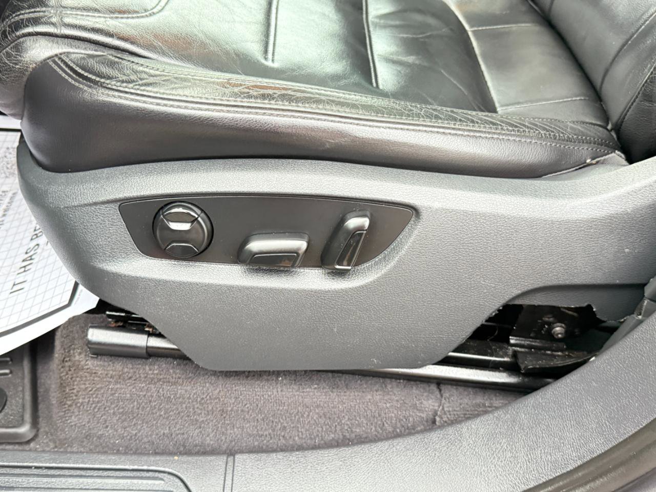 Used 2012 Volkswagen Touareg VR6 image 14