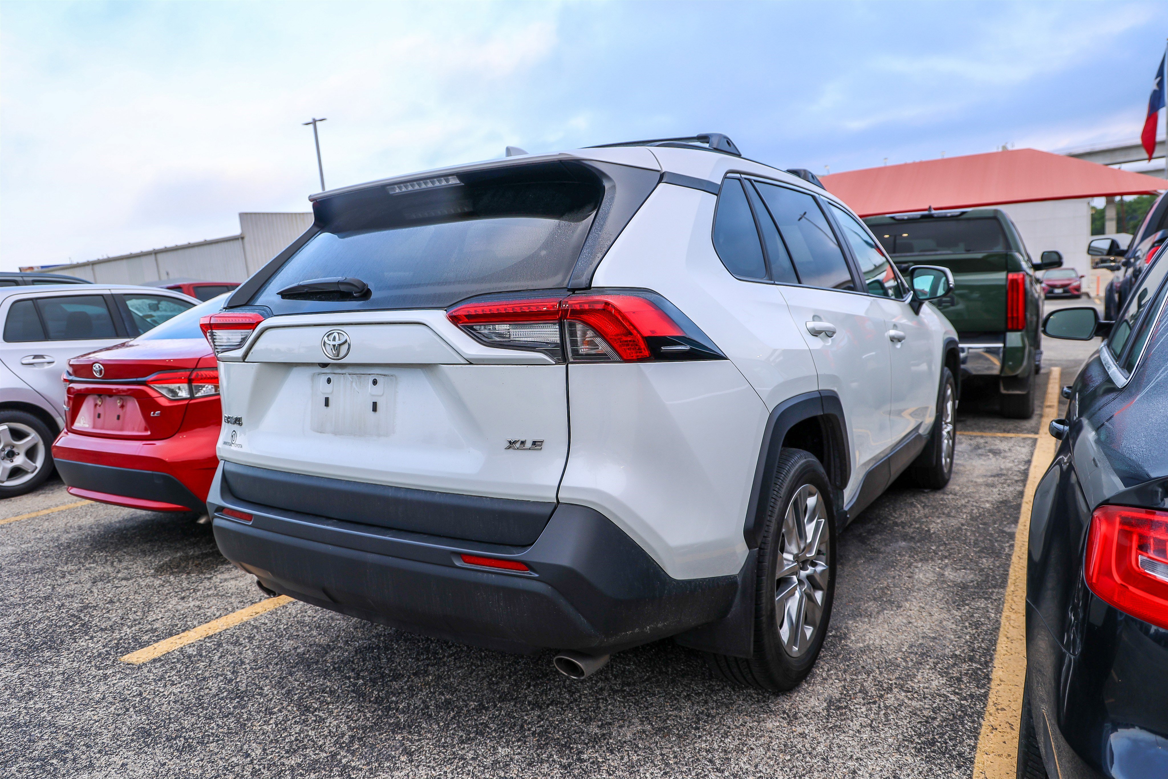 Used 2024 Toyota RAV4 XLE Premium FWD image 7