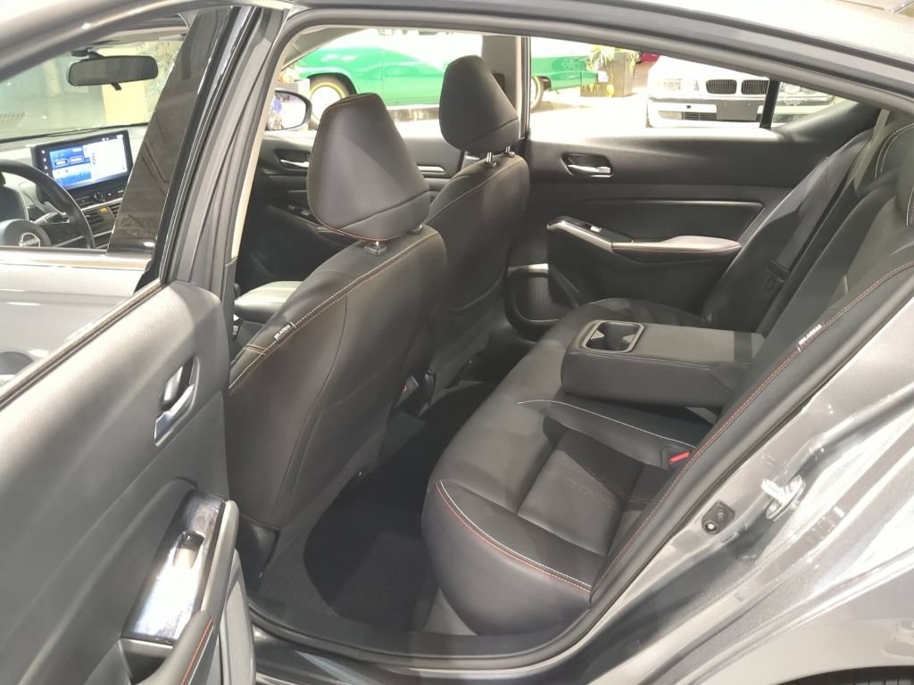 Used 2024 Nissan Altima 2.5 SR w/ SR Premium Package FWD image 13