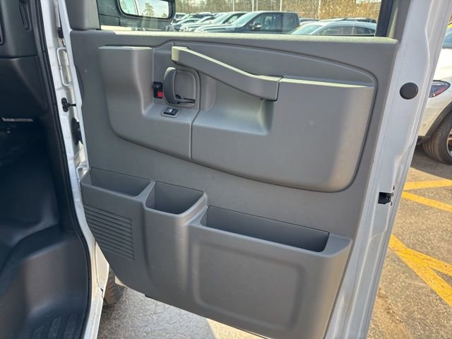 Used 2016 GMC Savana 3500 image 26