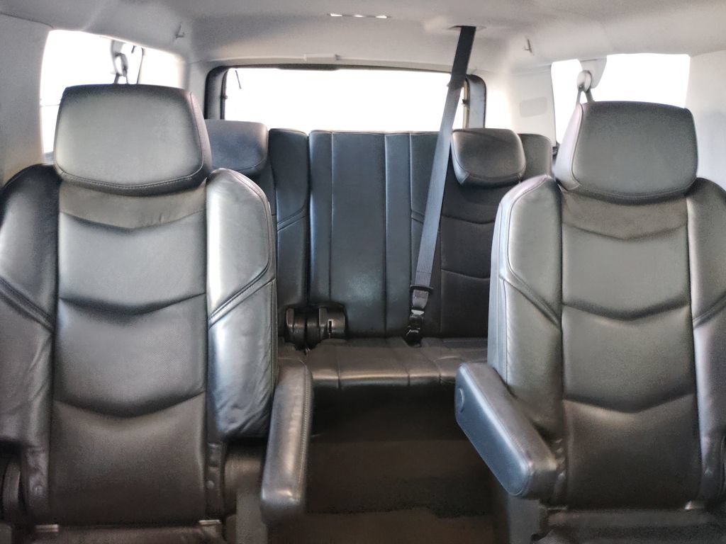 Used 2020 Cadillac Escalade ESV Luxury RWD image 17