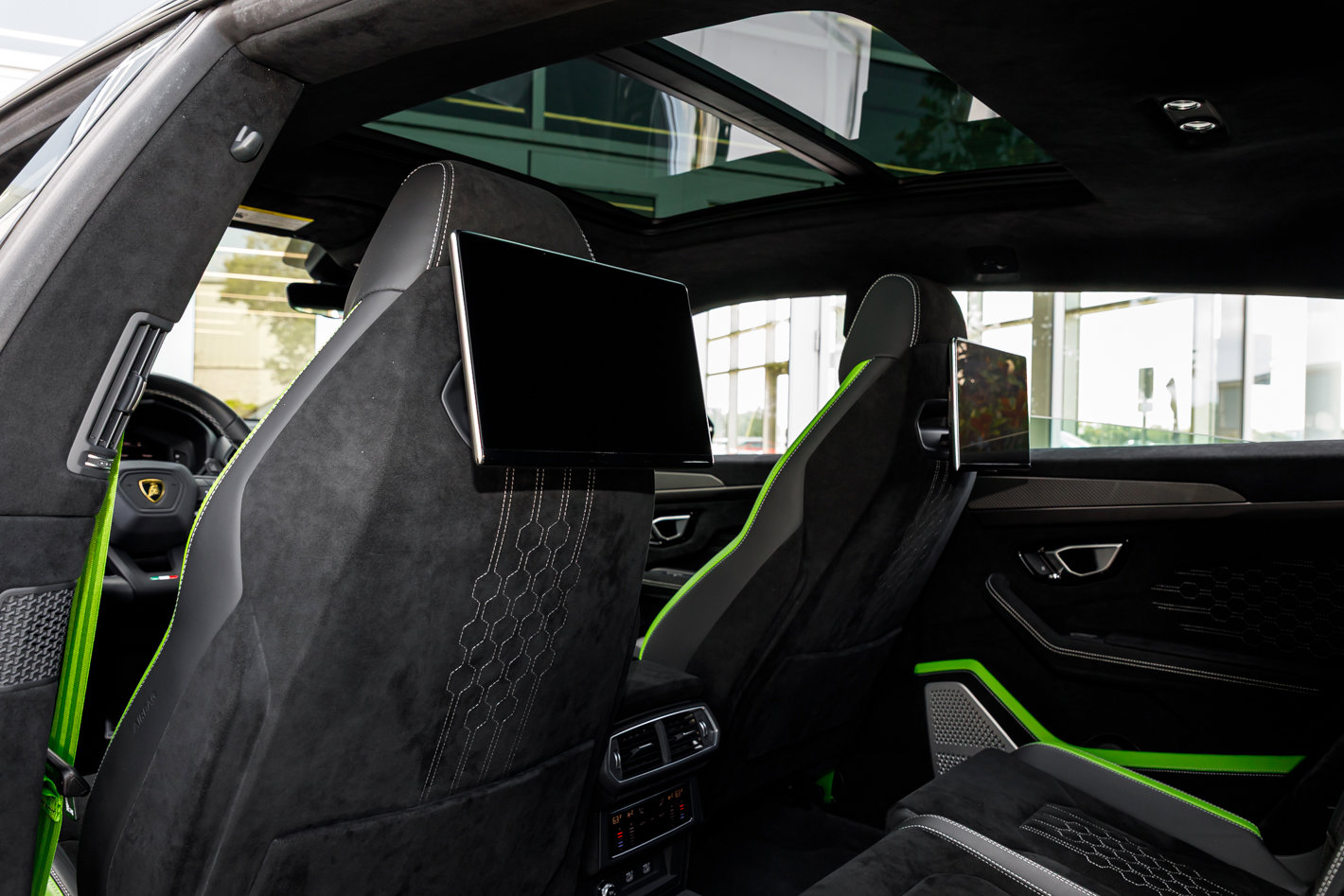 Used 2024 Lamborghini Urus Performante AWD/4WD image 38