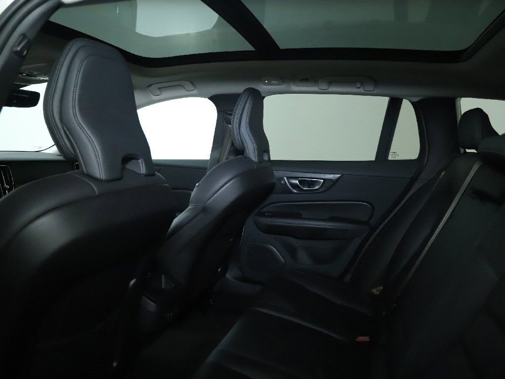 Used 2025 Volvo V60 B5 Cross Country Plus image 16