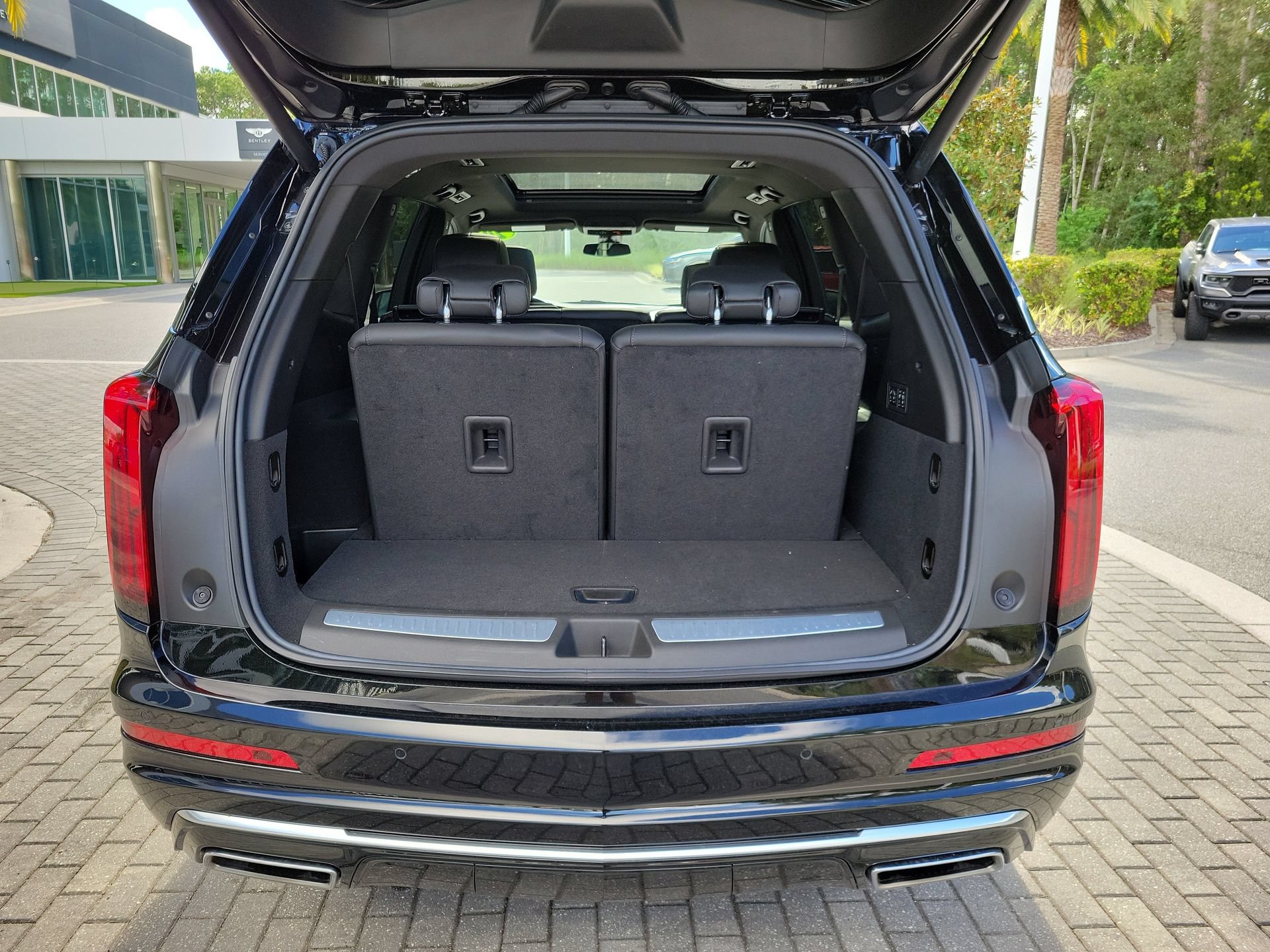 Used 2024 Cadillac XT6 Premium Luxury FWD image 13