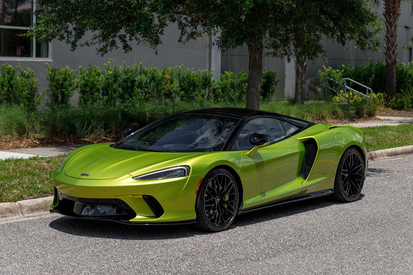 Used 2023 McLaren GT RWD image 18