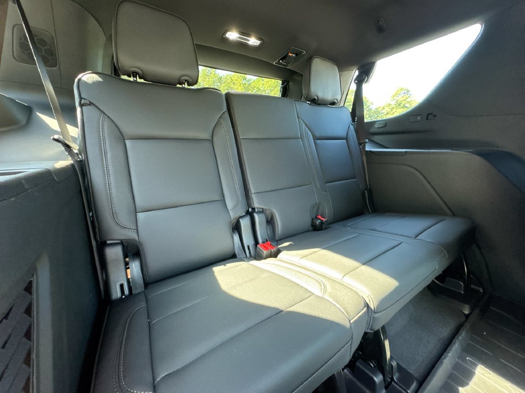 Used 2025 Chevrolet Tahoe High Country AWD/4WD image 30