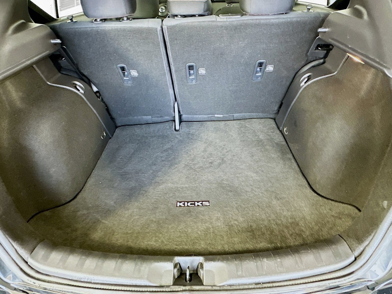 Used 2021 Nissan Kicks SR FWD image 23