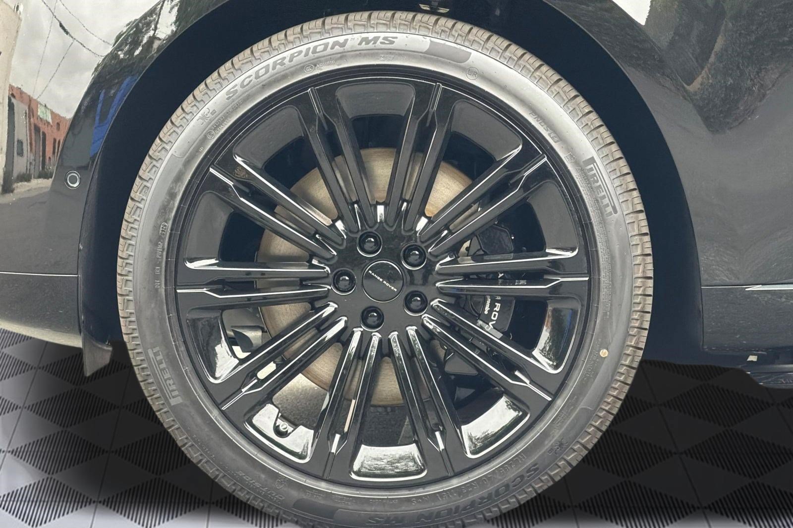 New 2026 Land Rover Range Rover Autobiography AWD/4WD image 13