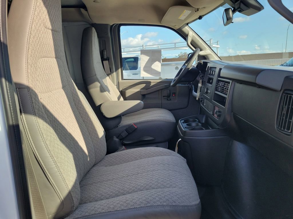 New 2026 Chevrolet Express 3500 Extended RWD image 13