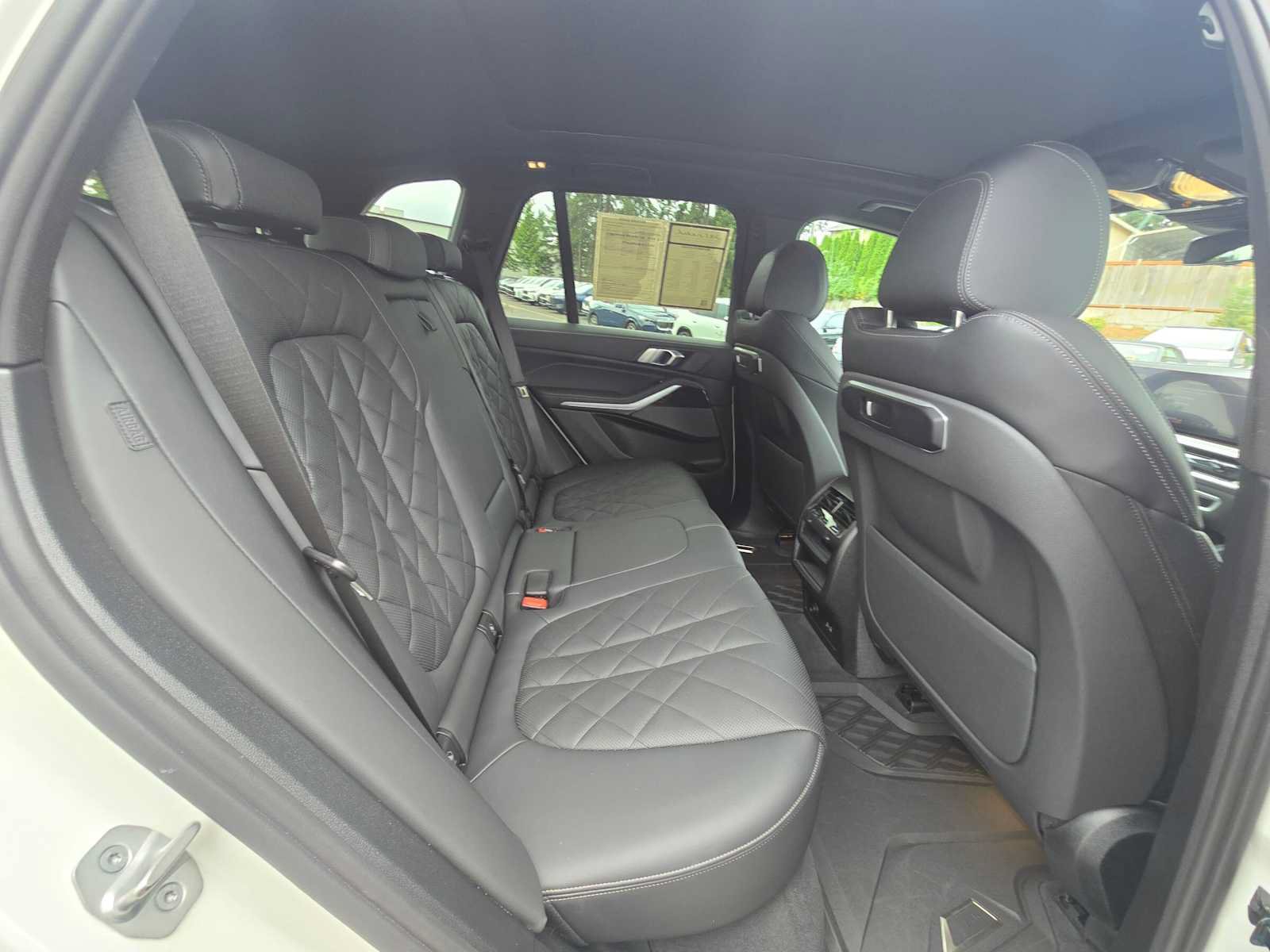 Used 2024 BMW X5 xDrive40i w/ M Sport Package AWD/4WD image 12