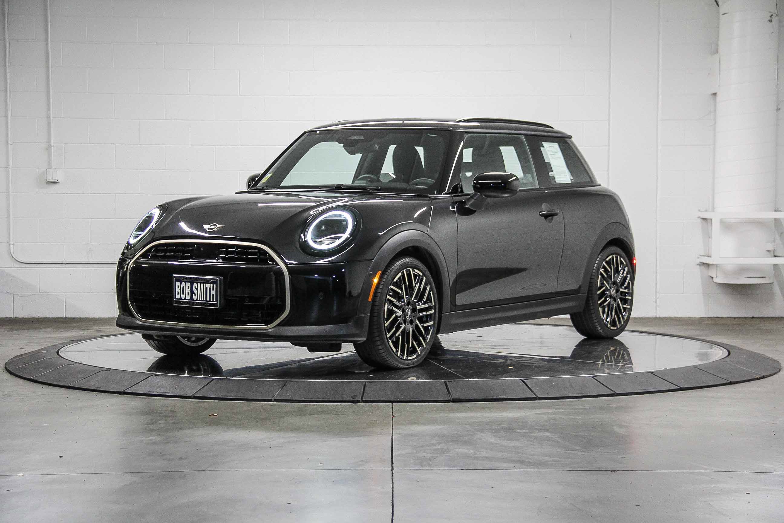 Used 2025 MINI Cooper 2-Door Hardtop video 3