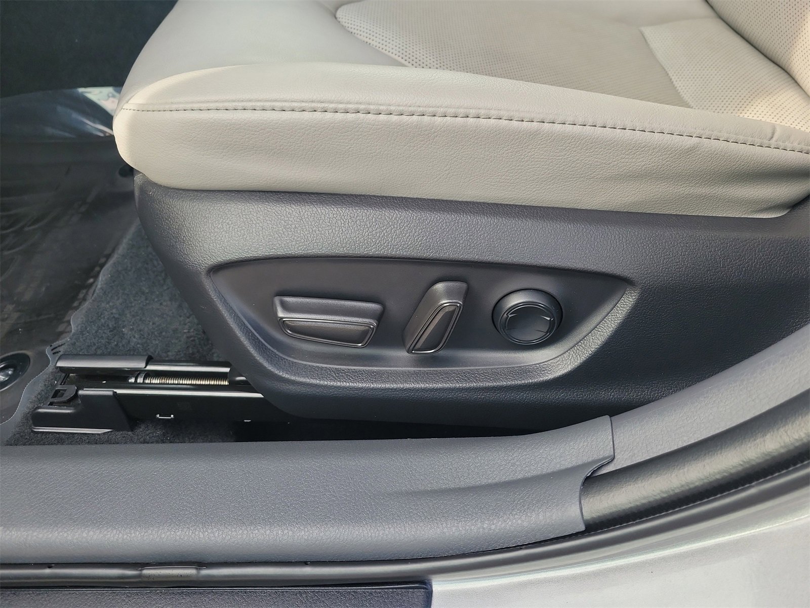 Certified 2022 Toyota Camry XLE image 16