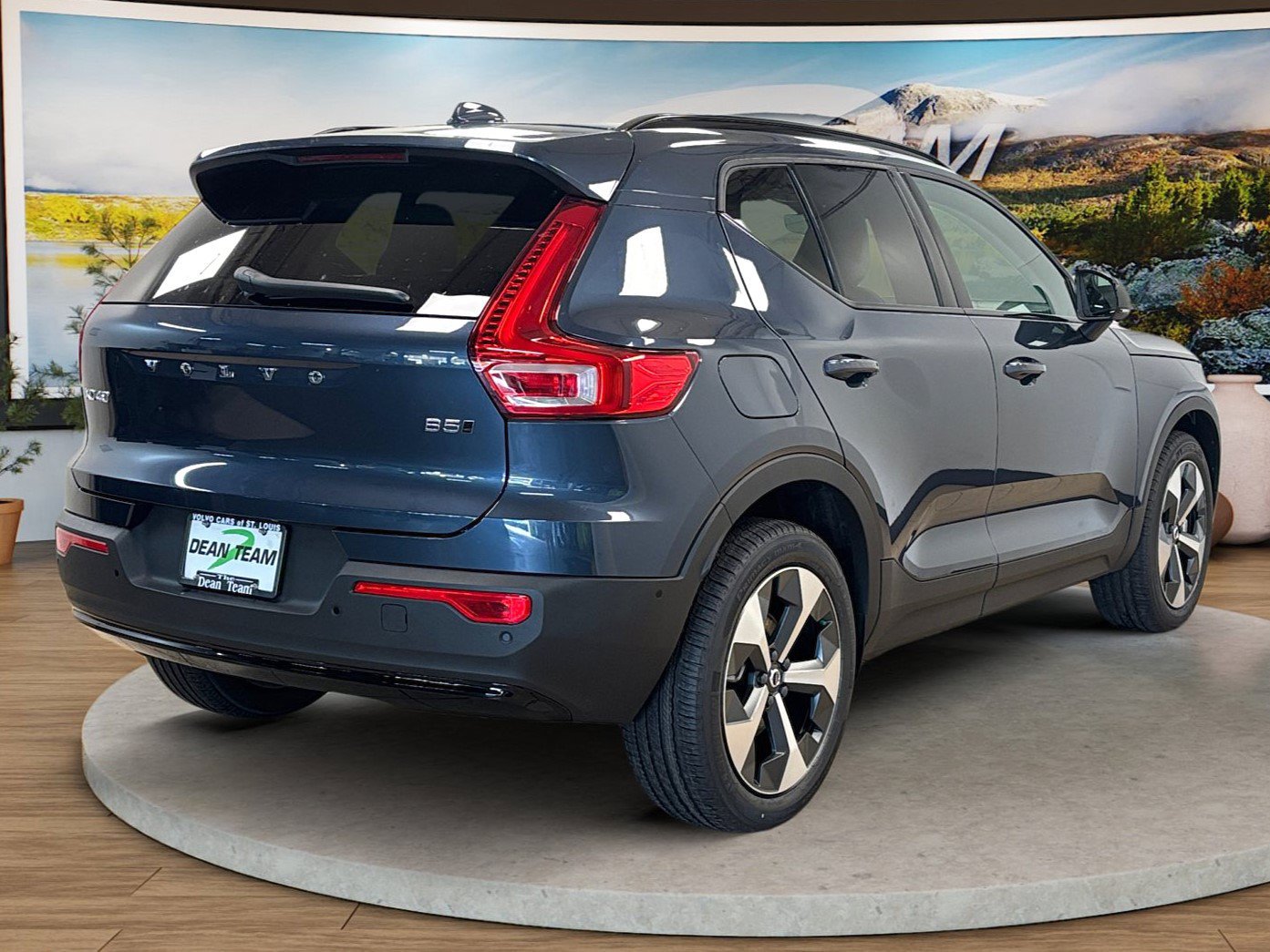 New 2026 Volvo XC40 B5 Plus w/ Protection Package Premier AWD/4WD image 6