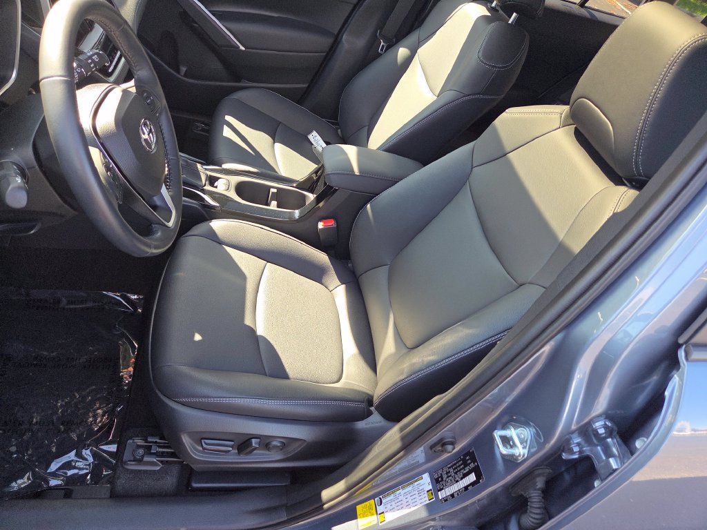 Used 2023 Toyota Corolla Cross XLE w/ Convenience Package FWD image 33