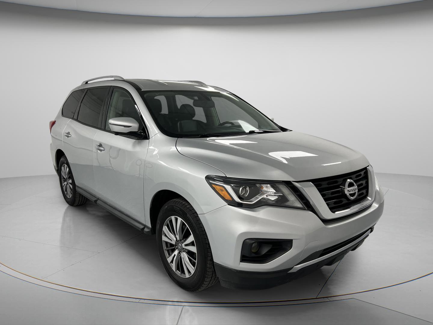 Used 2019 Nissan Pathfinder SL AWD/4WD image 3