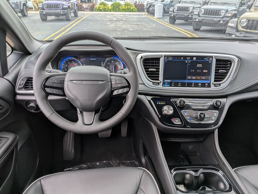 New 2027 Chrysler Pacifica Limited AWD/4WD image 16